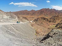 В ОАЭ перевернулся автобус с паломниками: есть жертвы, десятки раненых