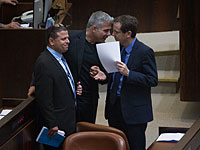 Кнессет прошел испытание первым вотумом недоверия