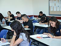 Израильские старшеклассницы отстаивают право ходить на занятия в шортах