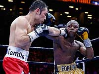 Бокс: Хавьер Фортуна стал чемпионом мира, победив Брайана Васкеса