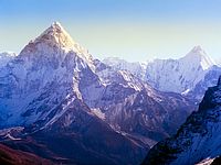 19 российских альпинистов на Эвересте не выходят на связь