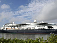 Туристка, изнасилованная уборщиком на круизном лайнере, требует $415 млн компенсации