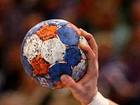 Многострадальный матч в Минске: российские гандболисты победили украинцев