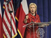 Клинтон начала новый этап кампании с обещаний бороться за обездоленных