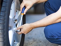 Немецкие механики установили мировой рекорд по скоростной смене автомобильных колес. ВИДЕО