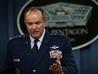 Главнокомандующий силами NATO в Европе генерал Филип Брилдлав