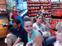 В магазине Nike состоялся флешмоб кормящих матерей. ФОТО