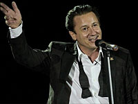 Олег Меньшиков в спектакле 