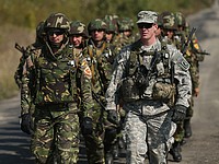 Петр Порошенко подписал закон о вводе на Украину иностранных миротворцев