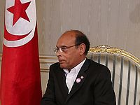 Бывший президент Туниса поплыл 