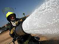 В Ришон ле-Ционе, недалеко от школы-интерната, горит кустарник