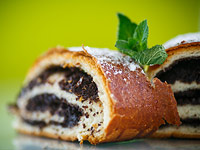 Воронежскую семью посадили на 8 лет за булочки с маком