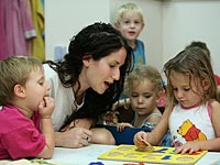 Правительство изыскало бюджет для добавления второй нянечки в детские сады