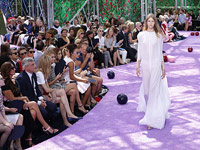 Софья Мечетнер на показе коллекции Dior в Париже. 6 июля 2015 года