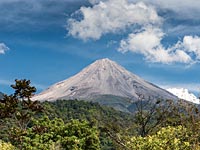 Нетипичная активность вулкана Колима в Мексике, эвакуированы более 800 человек