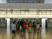 Депутат Развозов в рамках подготовки законопроекта о контроле над работой пограничников посетил аэропорт