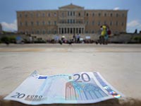 У здания парламента Греции. Июль 2015 года  