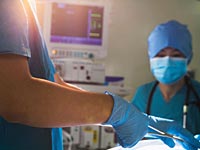 Китайские врачи ради спасения отрубленной руки пришили ее к ноге