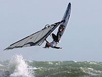 Российская туристка погибла на Гран-Канарии после того, как в нее врезался виндсерфер