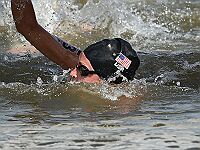 Первую золотую медаль чемпионата мира по водным видам спорта завоевала американка