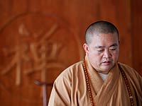 Секс-скандал в Шаолиньском монастыре: настоятеля обвинили в разврате с монахинями