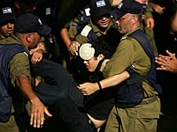 Эвакуация жителей поселения Неве-Дкалим. 2005 год