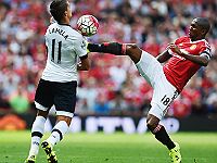 Первый гол нового чемпионата Англии был забит в свои ворота.