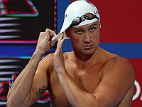 Легендарный Райан Лохте подарил золотую медаль маленькому болельщику