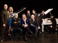 7 роялей, 8 пианистов и одна певица -  вслед за удачей