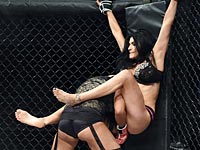 Женские бои без правил: чулки и перчатки