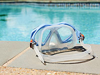 Двое детей едва не утонули в бассейне: состояние обоих тяжелое