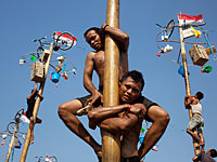 Индонезия отмечает День независимости:  парад, гулянья, футбольные матчи