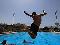 В бассейне хулиганы избили мужчину, сделавшего им замечание