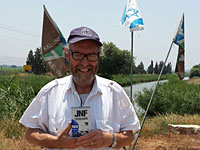 Новый репатриант отдал копилку, забитую купюрами, фонду 