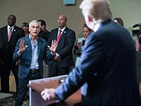 Хорхе Рамос и Дональд Трамп на пресс-конференции в  Дубьюке. 25 августа 2015 года 