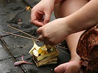 Генпрокуратуру просят заняться кришнаитами: они заставляют детей нюхать благовония