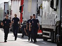 Цыгане блокировали одну из самых оживленных дорог Европы