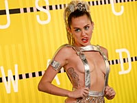 Майли Сайрус на церемонии награждения MTV Music Video Awards 2015