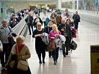 В аэропорту имени Бен-Гуриона установлен аппарат для перевода иностранной мелочи в цифровую валюту