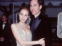 В Лондоне выставлены на продажу снимки 20-летней обнаженной Анджелины Джоли