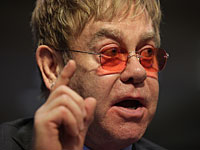 Элтон Джон хочет обсудить с Путиным права российских геев