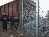 Власти Венгрии: после укрепления границы поток беженцев сократился