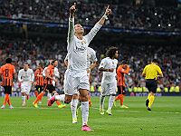 Криштиану Роналду и судья расправились с 