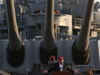 Трамп с борта военного корабля заявил, что его 