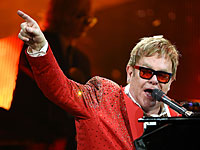 Пранкеры сознались, что разыграли сэра Элтона Джона, позвонив ему от имени Путина