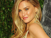 На свадьбе Бар Рафаэли охранники избили папарацци