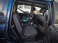 Двое детей оказались заперты в машине, один из них умер