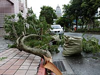 На Тайвань обрушился супертайфун Дуцзюань: сотни пострадавших
