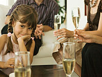 Педиатры советуют предупреждать детей о вреде алкоголя в начальной школе