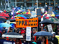 Митинг против Транстихоокеанского торгового пакта. Окленд, август 2015 года